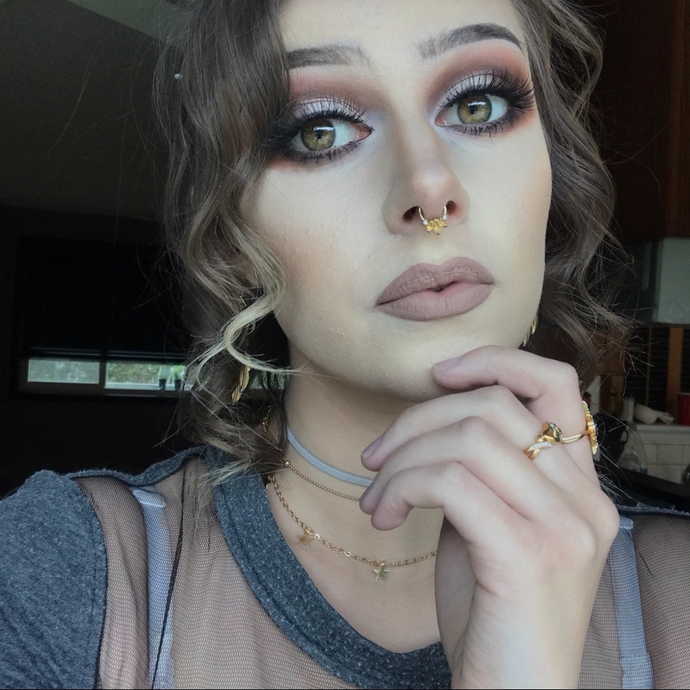 Meet your seller/poshaholic!